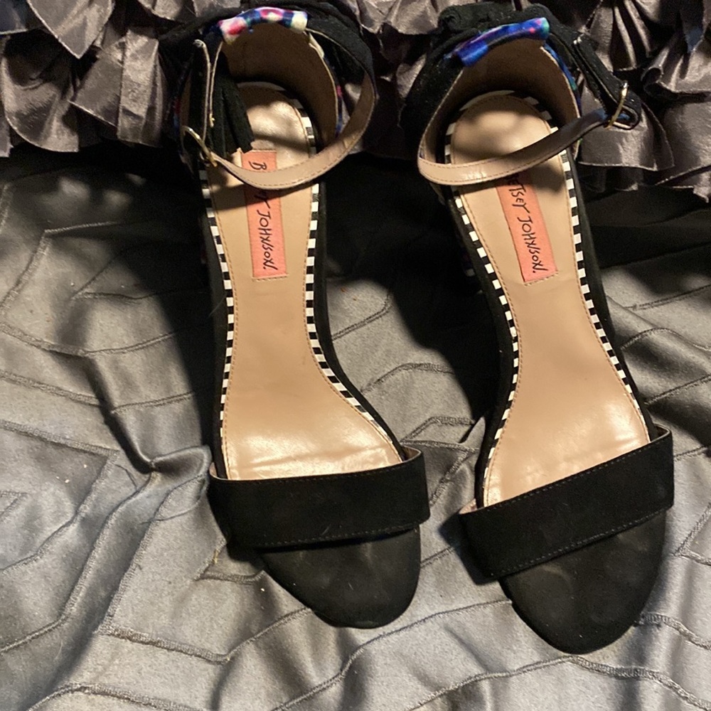 Betsey Johnson Rako - Picture 3 of 11